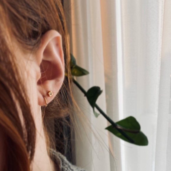 Jules Smith Crystal Wrap Around Earrings - Picture 4 of 10